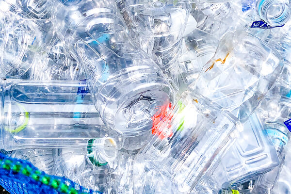 丁寧に手作業にて仕分けを行います